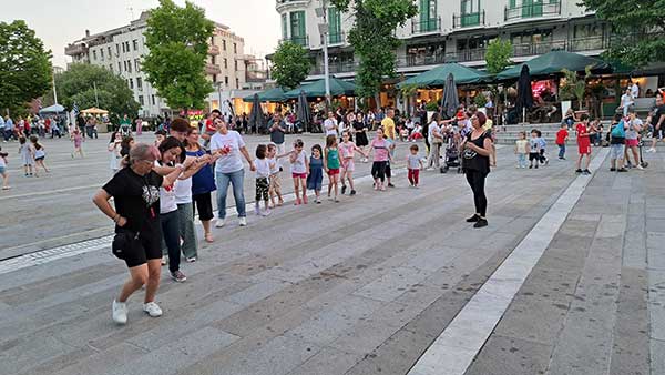 Μουσική βραδιά του ΣΕΑ Κοζάνης “Γέφυρα Ζωής” στην πλατεία