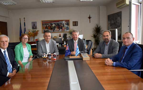 Με την ομογενή εξ Αυστραλίας, κα Αλεξάνδρα Βακιτσίδου, συναντήθηκαν οι Γιώργος Κασαπίδης, Βασίλης Γιαννάκης, Σωτήρης Βόσδου και Κώστας Ρόζας