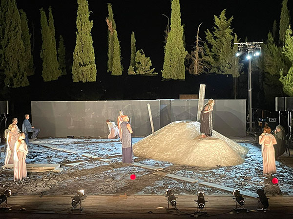 Η “Μήδεια” του Ευριπίδη με την Μαρία Κίτσου ανέβηκε στο Υπαίθριο Θέατρο Κοζάνης