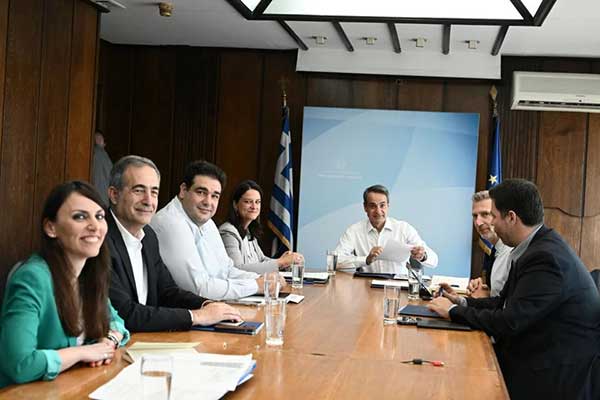 Στο υπουργείο Εσωτερικών ο πρωθυπουργός Κυριάκος Μητσοτάκης – Σε εξέλιξη η συνάντηση