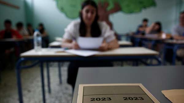 Πανελλαδικές 2023 – Άνοδος βάσεων για τις σχολές Νομικής, Ψυχολογίας και Πολυτεχνείων και πτώση για τις Ιατρικές