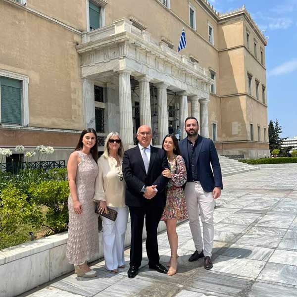 Ο Μιχάλης Παπαδόπουλος στην ορκωμοσία της νέας Βουλής