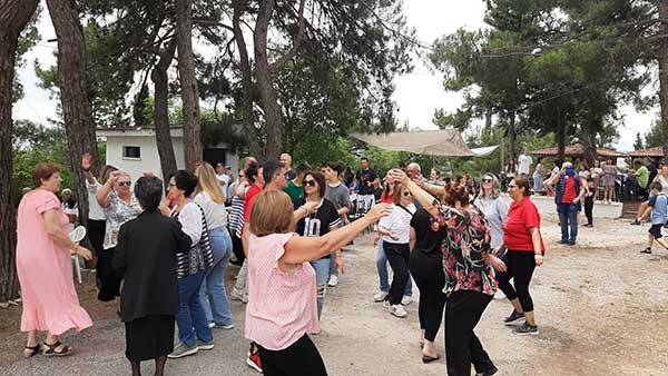 Γλέντι στον Άι Σαράντη από τα «Παρταλόπλα»
