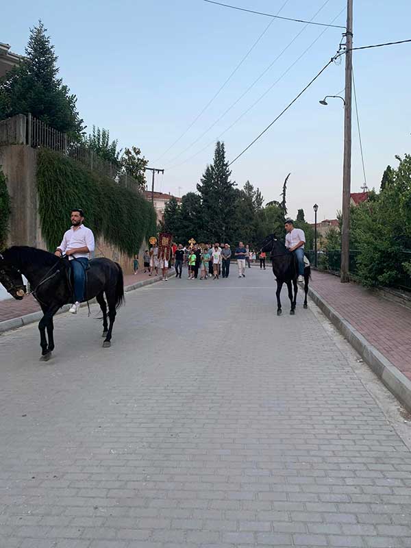 Αγία Παρασκευή Κρόκου,περιφορά της εικόνας με την συνοδεία καβαλάρηδων και πιστών (φωτογραφίες- video)