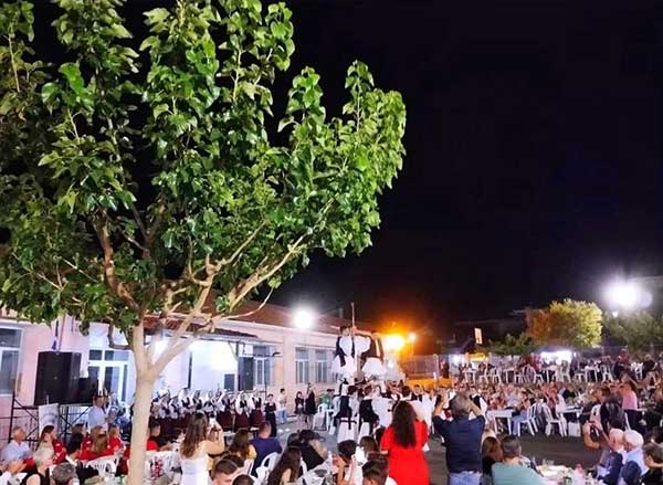 Πλήθος κόσμου στην χοροεσπερίδα του Πλατανορρεύματος Σερβίων
