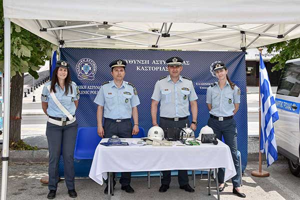 Ολοκληρώθηκε με επιτυχία η λειτουργία περιπτέρου κυκλοφοριακής αγωγής του Τμήματος Τροχαίας Καστοριάς στο πλαίσιο της 1ης Έκθεσης Ιστορικών Οχημάτων Καστοριάς