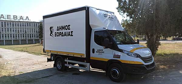 Ένα ανατρεπόμενο φορτηγό με αναρροφητήρα προμηθεύτηκε ο Δήμος Εορδαίας – Συνεχίζεται ο εκσυγχρονισμός του στόλου μηχανημάτων και οχημάτων του
