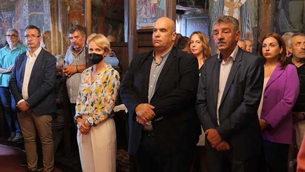 Αλεξάνδρα Σδούκου και Γιώργος Δασταμάνης στο Σπήλαιο Γρεβενών