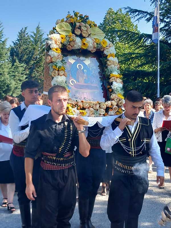 Με λαμπρότητα εορτάστηκε η Κοίμηση της Θεοτόκου στη Νέα Χαραυγή