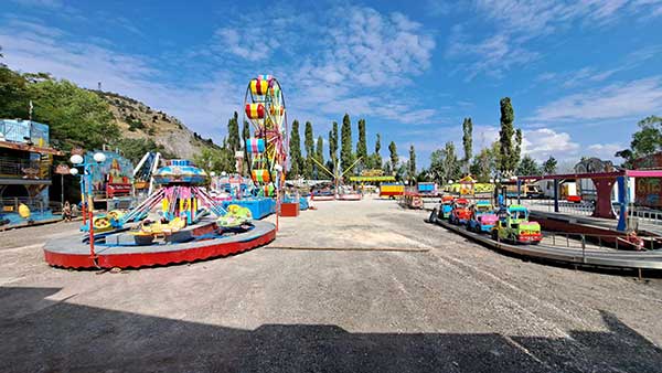 4 ευρώ στο Νιάημερο και το Δρέπανο, 4 και στην Φανερωμένη ;