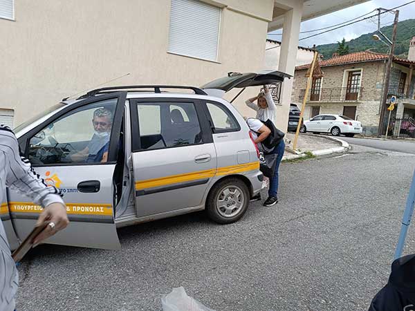Με επιτυχία πραγματοποιήθηκε η 18η διανομή τροφίμων στα Σέρβια στο πλαίσιο του προγράμματος ΤΕΒΑ