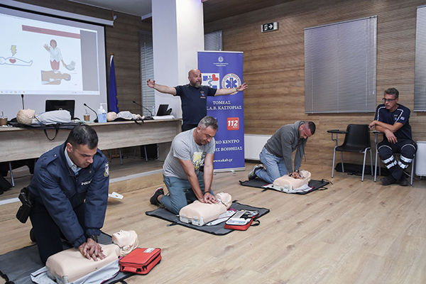 Σεμινάριο καρδιοπνευμονικής αναζωογόνησης «ΚΑΡΠΑ», πρώτων βοηθειών και χρήσης του Αυτόματου Εξωτερικού Απινιδωτή πραγματοποιήθηκε στο Αστυνομικό Μέγαρο Καστοριάς
