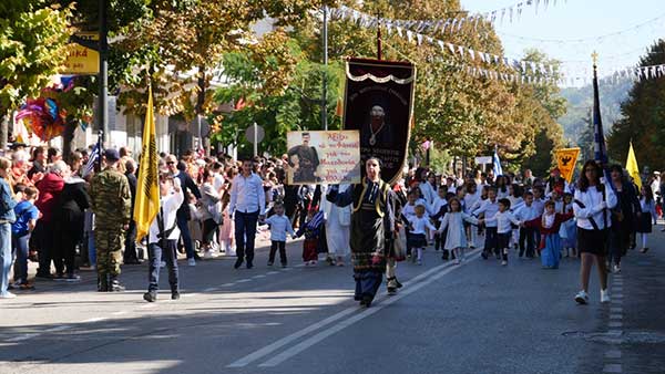 Με ιδιαίτερη λαμπρότητα ο εορτασμός των 111ων Ελευθερίων των Γρεβενών