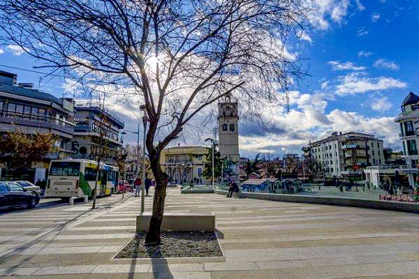 Πλατεία Νίκης και οδός Ειρήνης στην εξαιρετική ζώνη για τέλη χρήσης πεζοδρομίου- Κατάργηση τελών για εγκαίνια καταστημάτων