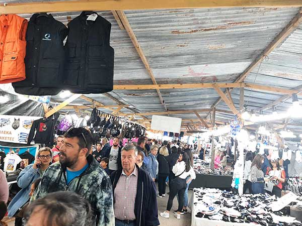 Αρκετός κόσμος και το βράδυ της Δευτέρας στον Νιάημερο