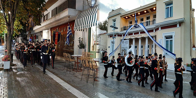 Θούριοι και εμβατήρια από την Πανδώρα
