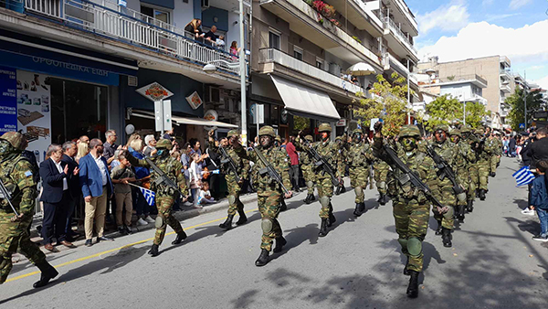 Η συμμετοχή του στρατού στην παρέλαση της Κοζάνης