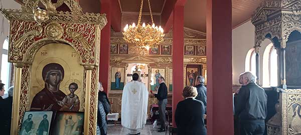 Θεία Λειτουργία στο εξωκλήσι των Παμμεγίστων Ταξιαρχών Μαυροδενδρίου Κοζάνης