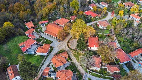 Ένα χωριό στο Βόιο δεν τα βρίσκει με τον ιδιοκτήτη εστιατορίου – Τι αποφάσισε η επιτροπή του άρθρου 152