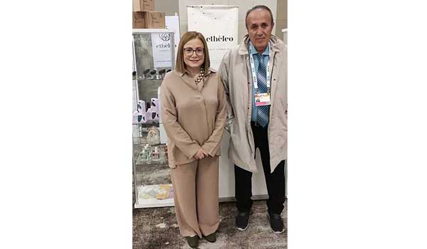 Τι γυρεύει ο γυναικολόγος Παύλος Λαζαρίδης στο Βερολίνο;