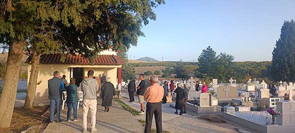 Εσπερινός στο Εξωκλήσι Παμμεγίστων Ταξιαρχών Μαυροδενδρίου