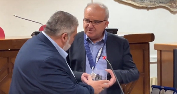 Ο δήμος Εορδαίας τίμησε τον πρώην πρόεδρο του τμήματος Μαιευτικής Σεραφείμ Σαββίδη για την προσφορά του στην περιοχή