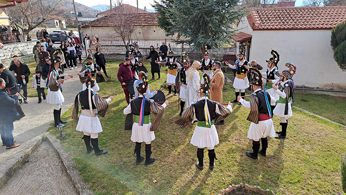 Οι Μωμόγεροι ξεσήκωσαν τα Αλωνάκια Κοζάνης