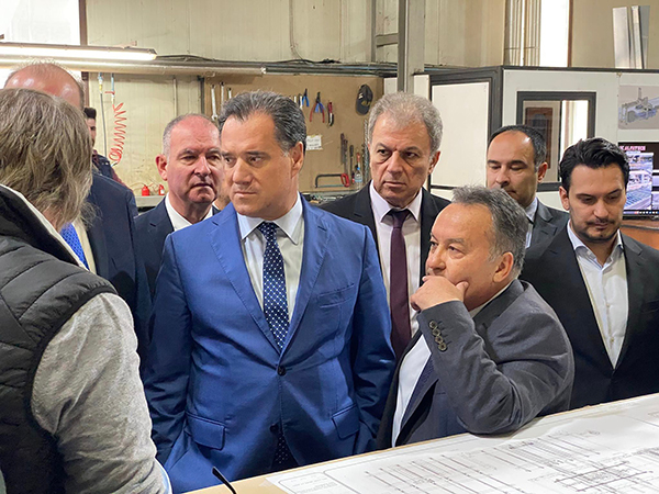 Ο Γιώργος Αμανατίδης με τον Άδωνι Γεωργιάδη στην Alfa Wood στα Γρεβενά