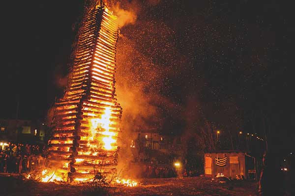 Κάτι μοναδικό συμβαίνει στη Μακεδονία τις γιορτές – Ένα έθιμο που δεν μοιάζει με κανένα άλλο