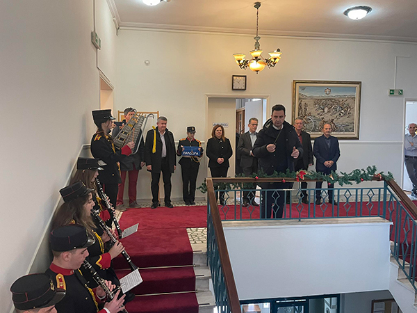 Τα Πρωτοχρονιάτικα κάλαντα από την Πανδώρα στο δήμαρχο Κοζάνης Λάζαρο Μαλούτα