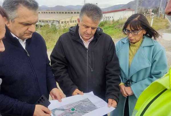 Επίσκεψη του Περιφερειάρχη, της Αντιπεριφερειάρχη & του Θ. Αντιπεριφερειάρχη στο υπό κατασκευή νέο έργο του κυκλικού κόμβου, στο Τελωνείο Δισπηλιού