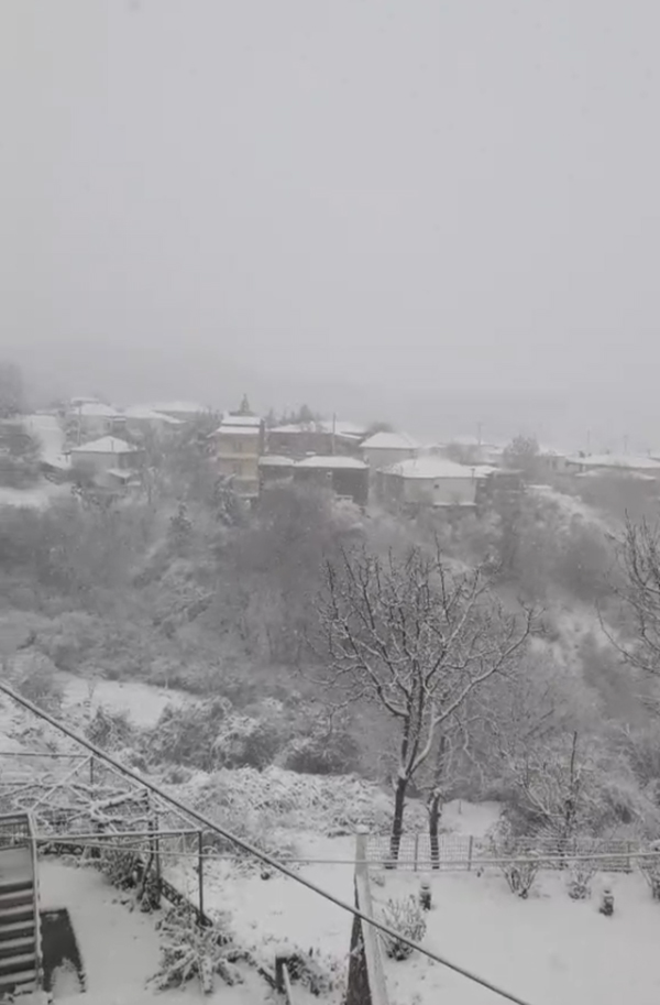 Στο χιονισμένο Μεταξά Κοζάνης (Βίντεο)