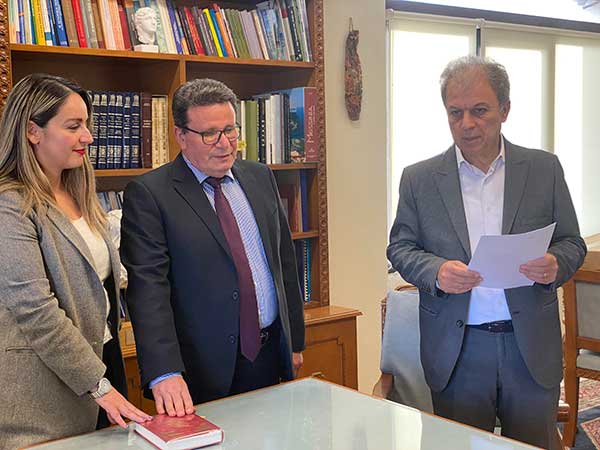 Ορκίστηκαν οι περιφερειακοί σύμβουλοι Νίκος Σαμαράς και Κατερίνα Δαδαμόγια