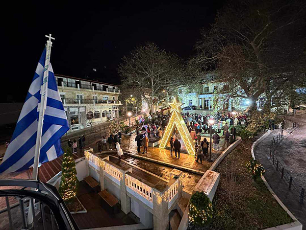 Άναμμα χριστουγεννιάτικου δέντρου στα Σέρβια (Φωτογραφίες)