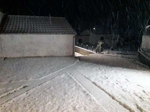 Xιόνι, αέρας και πολλές βροντές στα Σιδερά