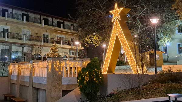 Ο Χριστουγεννιάτικος διάκοσμος των Σερβίων