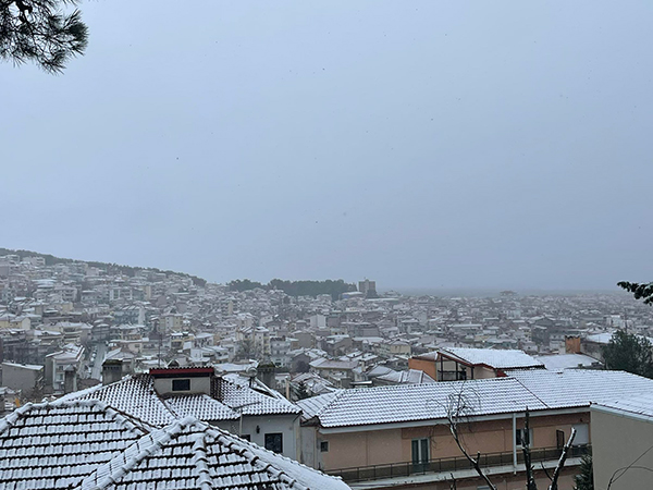 Χιονίζει στην πόλη της Κοζανης