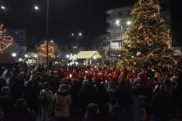 Με το τμήμα ρυθμικής γυμναστικής της Ευξείνου Λέσχης συνεχίστηκαν οι χριστουγεννιάτικες εκδηλώσεις του Δήμου Φλώρινας