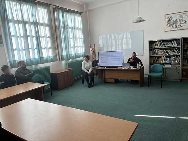 Ενημερωτική ομιλία σε μαθητές του Γυμνασίου Εράτυρας με θέμα τις εξαρτήσεις