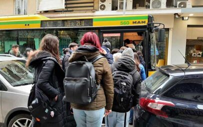 Κοζάνη: Ουρές φοιτητών μέσα στο κρύο για να ελεγχτεί το εισιτήριό τους