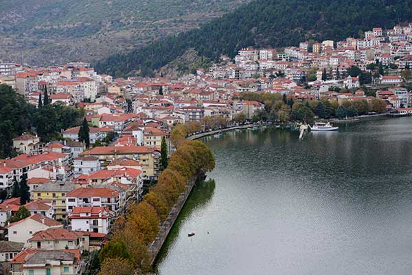 Kαστοριά: Οδηγός για την αρχοντική πόλη, πλάι σε μια πανέμορφη λίμνη