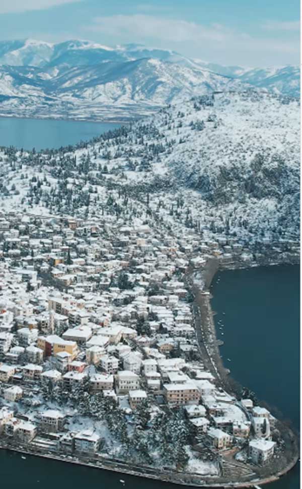 Η χιονισμένη Καστοριά από ψηλά (Βίντεο)