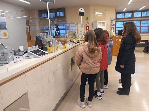 Οι μαθητές του Δημοτικού Σχολείου Νεάπολης συγκέντρωσαν χρήματα για μαθήτρια σχολείου της Κοζάνης που χρειάζεται επέμβαση