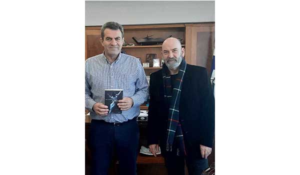 Ο συγγραφέας Ηλίας Λ. Παπαμόσχος στον Αντιπεριφερειάρχη Καστοριάς