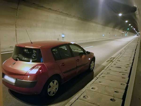 Χάλασε το αυτοκίνητό του μέσα σε τούνελ της Εγνατίας!
