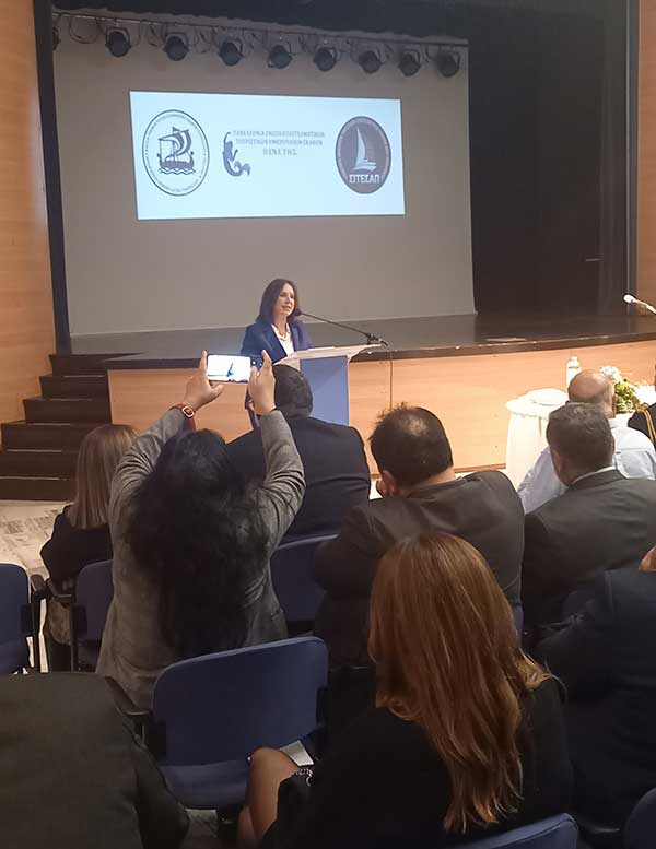 Καλλιόπη Βέττα: “Ο κλάδος των επαγγελματικών τουριστικών σκαφών χρειάζεται θεσμική στήριξη και υποδομές”