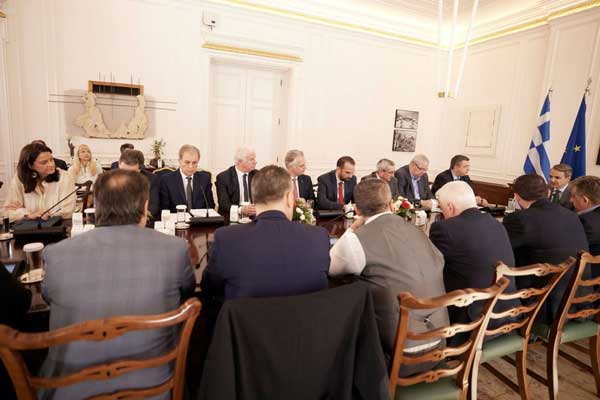 Στη σύσκεψη με τον πρωθυπουργό Κυριάκο Μητσοτάκη ο Γιώργος Αμανατίδης: Πληροφορίες για τα έργα κάθε Π.Ε.