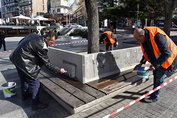 Δήμος Κοζάνης: Εργασίες καλλωπισμού στην κεντρική πλατεία Νίκης