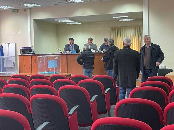 Ψηφίζουν στο Εργατικό Κέντρο Κοζάνης για τη νέα διοίκηση