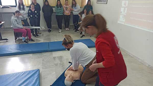 Μαθήματα πρώτων βοηθειών πραγματοποιήθηκαν στο γυμνάσιο Γαλατινής